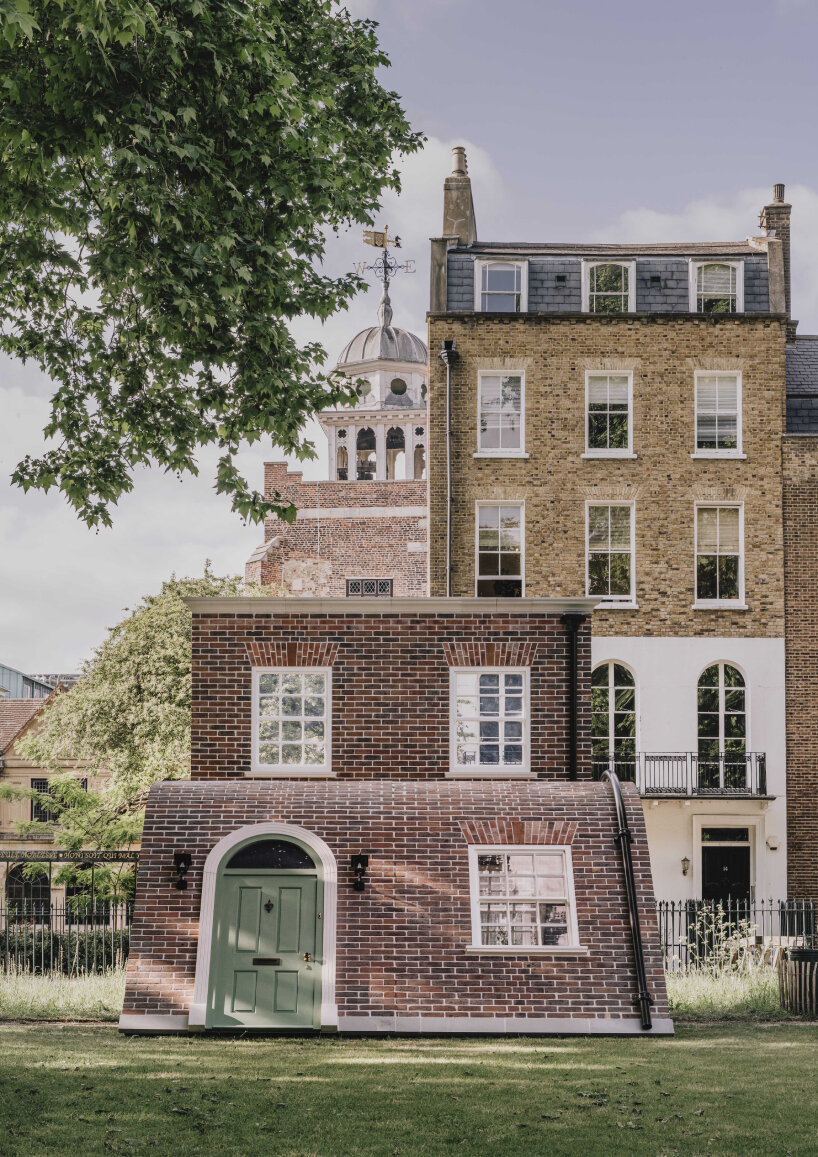 the steel used is salvaged from the demolition of the former American Embassy in London